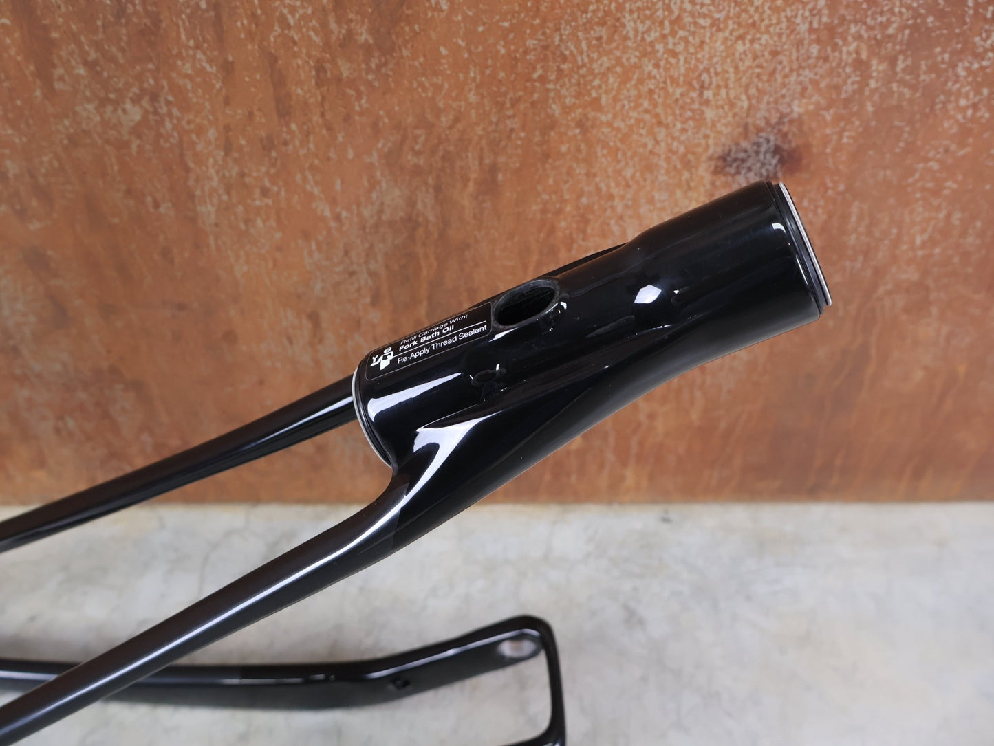 Zubehör von Trek, TREK SUPERCALIBER CARBON HINTERBAU / AB MODELLJAHR 2024 / DEEP SMOKE / GLOSSY vor USEDBIKES - OB.DE Hintergrund