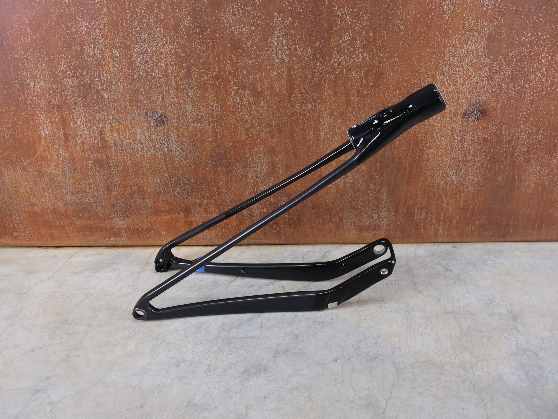 Zubehör von Trek, TREK SUPERCALIBER CARBON HINTERBAU / AB MODELLJAHR 2024 / DEEP SMOKE / GLOSSY vor USEDBIKES - OB.DE Hintergrund