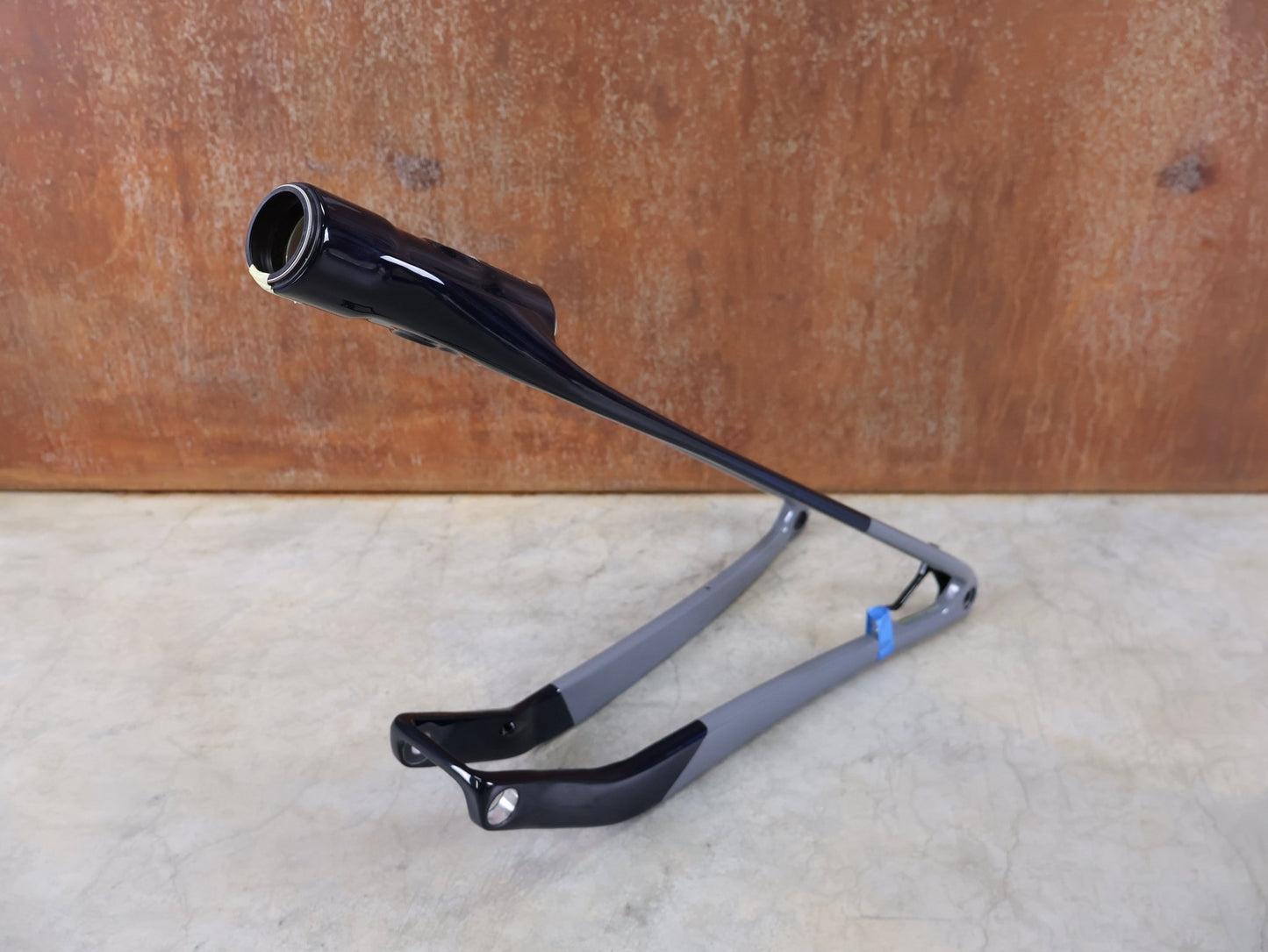 Zubehör von Trek, TREK SUPERCALIBER CARBON HINTERBAU M - XL / AB MODELLJAHR 2024 / GREY - BLUE (DARK) vor USEDBIKES - OB.DE Hintergrund