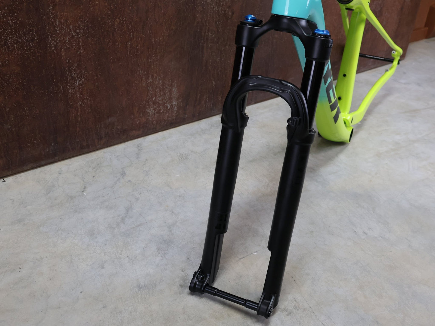 Mountainbikerahmen von Trek, TREK SUPERCALIBER GEN 1 FRAMESET INKL FEDERGABEL FOX PERFORMANCE / L vor USEDBIKES - OB.DE Hintergrund