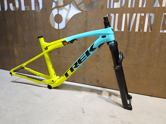 Mountainbikerahmen von Trek, TREK SUPERCALIBER GEN 1 FRAMESET INKL FEDERGABEL FOX PERFORMANCE / L vor USEDBIKES - OB.DE Hintergrund