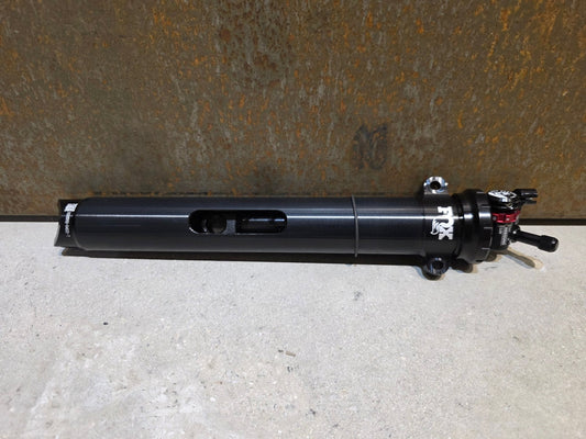 Zubehör von Trek, TREK SUPERCALIBER ISOSTRUT FOX PERFORMANCE DÄMPFER / REMOTE - LOCKOUT in variant_title vor USEDBIKES - OB.DE Hintergrund