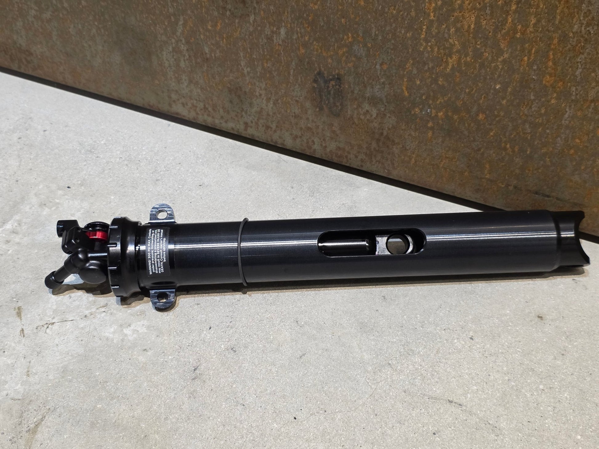 Zubehör von Trek, TREK SUPERCALIBER ISOSTRUT FOX PERFORMANCE DÄMPFER / REMOTE - LOCKOUT in variant_title vor USEDBIKES - OB.DE Hintergrund