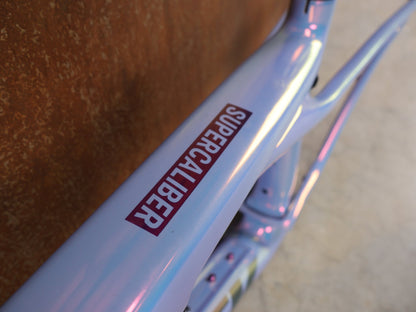 Mountainbikerahmen von Trek, TREK SUPERCALIBER SLR GEN 2 RAHMENSET – OCLV CARBON ICON TEAM LACKIERUNG / S vor USEDBIKES - OB.DE Hintergrund