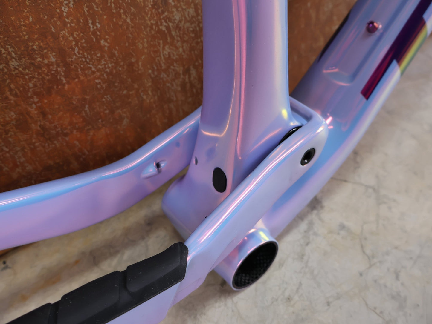 Mountainbikerahmen von Trek, TREK SUPERCALIBER SLR GEN 2 RAHMENSET – OCLV CARBON ICON TEAM LACKIERUNG / S vor USEDBIKES - OB.DE Hintergrund