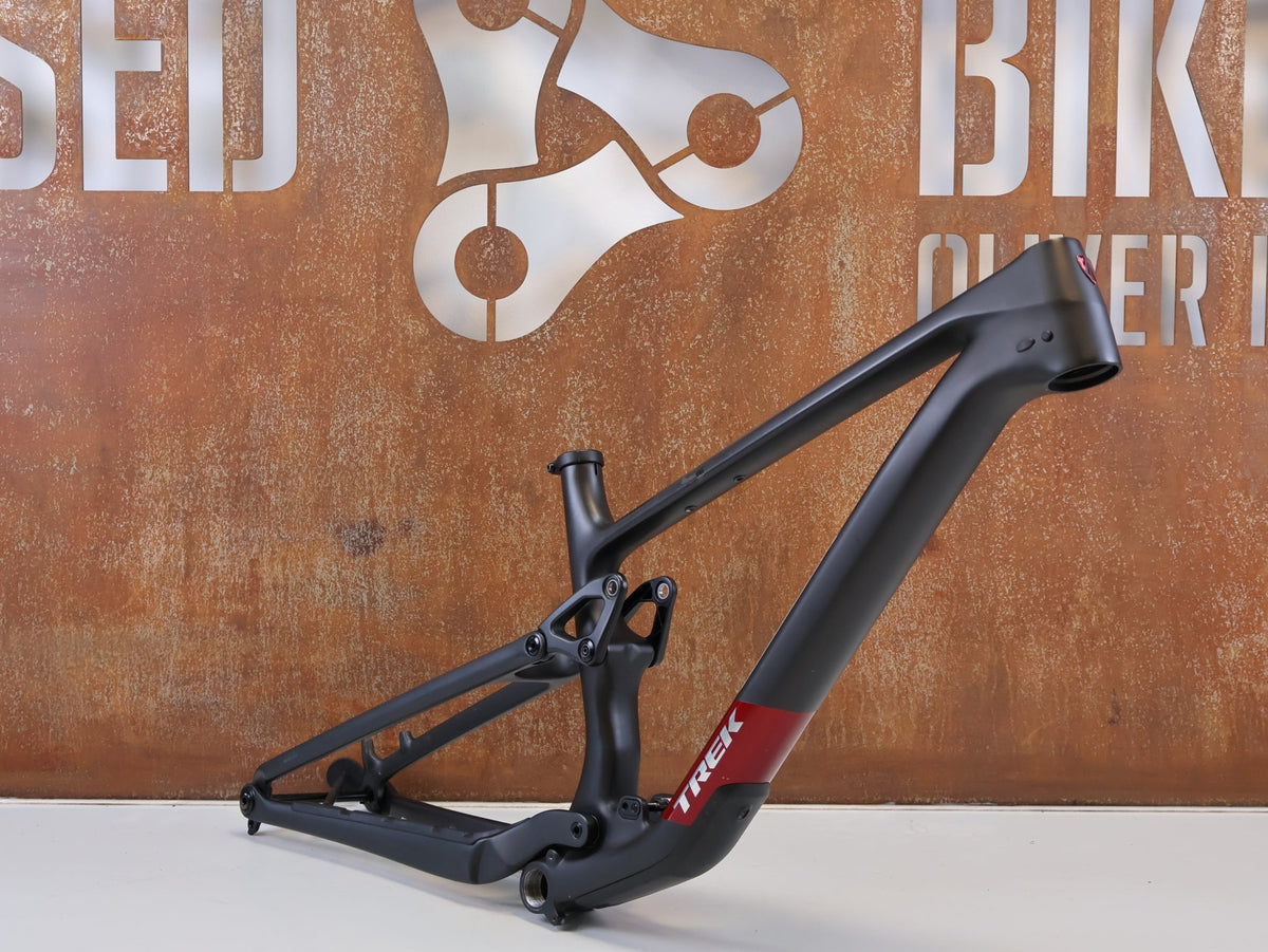 Mountainbikerahmen von Trek, TREK TOP FUEL CARBON RAHMEN / GRÖßE M / FACTORY RACING TEAM / BASTLERWARE vor USEDBIKES-OB.DE Hintergrund