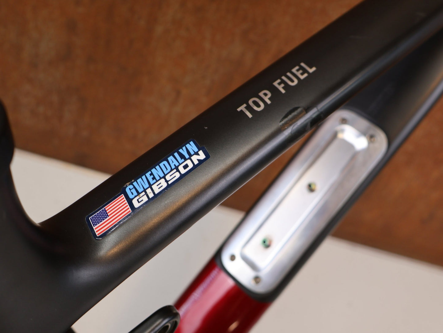 Mountainbikerahmen von Trek, TREK TOP FUEL CARBON RAHMEN / GRÖßE M / FACTORY RACING TEAM / BASTLERWARE vor USEDBIKES-OB.DE Hintergrund