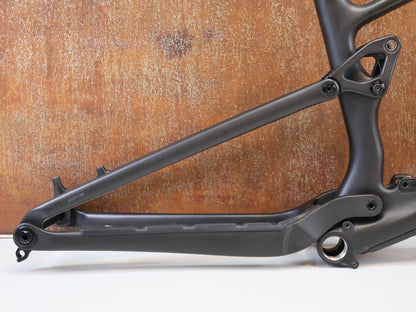 Mountainbikerahmen von Trek, TREK TOP FUEL CARBON RAHMEN / GRÖßE M / FACTORY RACING TEAM / BASTLERWARE vor USEDBIKES-OB.DE Hintergrund
