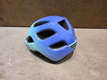 Helme von Trek, TREK TYRO JUGEND FAHRRADHELM / ALOHA GREEN ULTRA VIOLET vor USEDBIKES - OB.DE Hintergrund