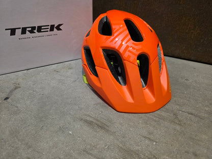 Helme von Trek, TREK TYRO KINDER FAHRRADHELM / RADIOAKTIVE ORANGE vor USEDBIKES - OB.DE Hintergrund