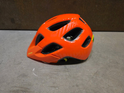 Helme von Trek, TREK TYRO KINDER FAHRRADHELM / RADIOAKTIVE ORANGE vor USEDBIKES - OB.DE Hintergrund