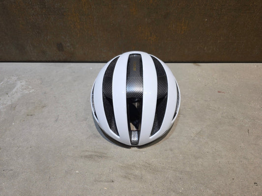 Helme von Trek, TREK VELOCIS MIPS FAHRRADHELM / CRYSTAL WHITE vor USEDBIKES - OB.DE Hintergrund