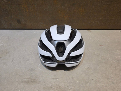 Helme von Trek, TREK VELOCIS MIPS FAHRRADHELM / CRYSTAL WHITE vor USEDBIKES - OB.DE Hintergrund
