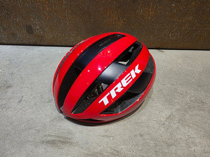 Helme von Trek, TREK VELOCIS MIPS FAHRRADHELM / TEAM EDITION / VIPER RED vor USEDBIKES - OB.DE Hintergrund