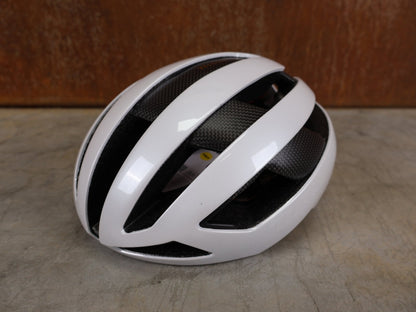 Helme von Trek, TREK VELOCIS MIPS RENNRADHELM / CRYSTAL WHITE GLOSS / GRÖßE S vor USEDBIKES - OB.DE Hintergrund