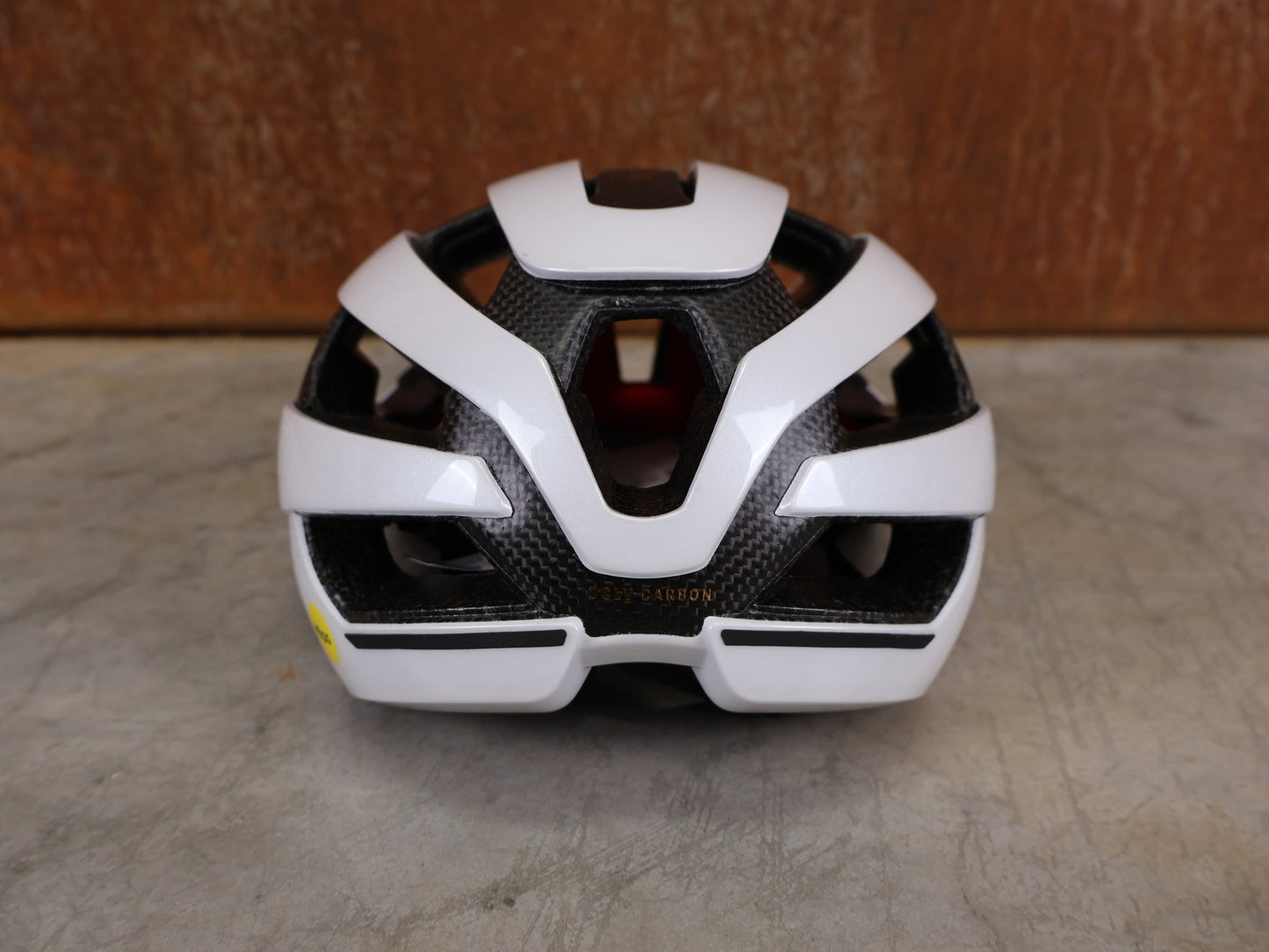 Helme von Trek, TREK VELOCIS MIPS RENNRADHELM / CRYSTAL WHITE GLOSS / GRÖßE S vor USEDBIKES - OB.DE Hintergrund