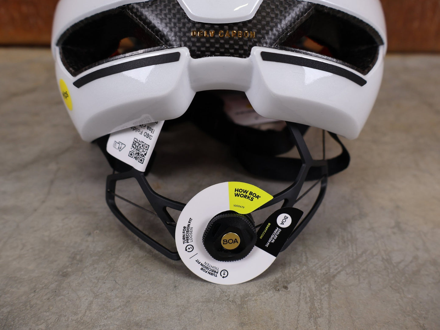 Helme von Trek, TREK VELOCIS MIPS RENNRADHELM / CRYSTAL WHITE GLOSS / GRÖßE S vor USEDBIKES - OB.DE Hintergrund