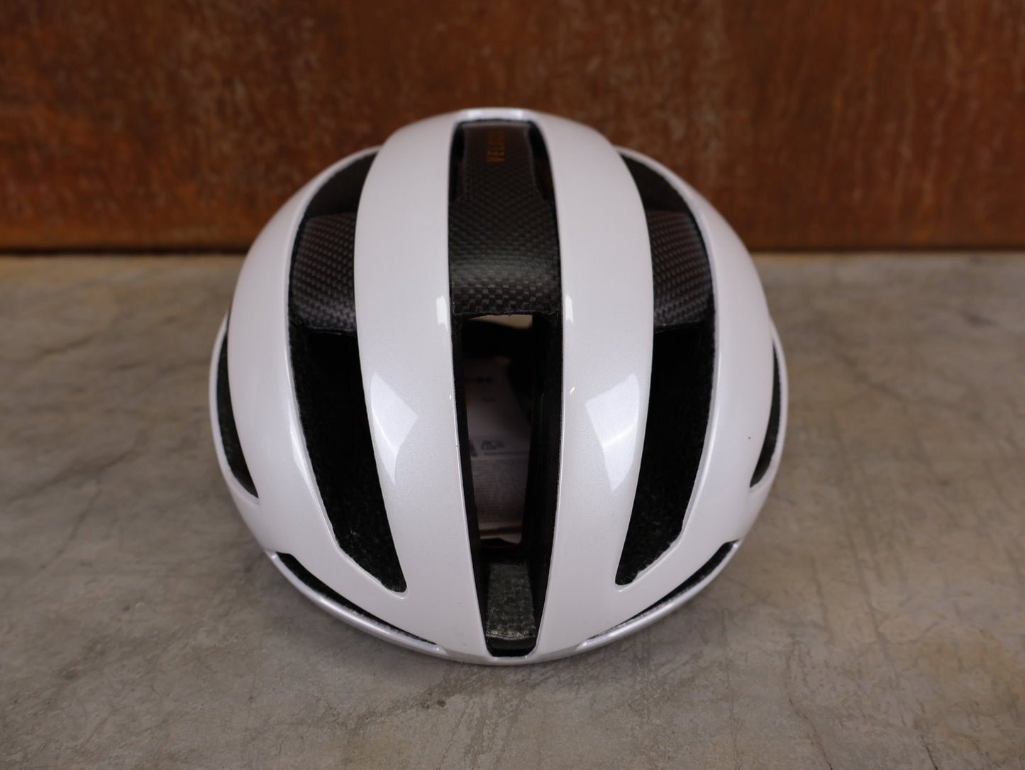 Helme von Trek, TREK VELOCIS MIPS RENNRADHELM / CRYSTAL WHITE GLOSS / GRÖßE S vor USEDBIKES - OB.DE Hintergrund