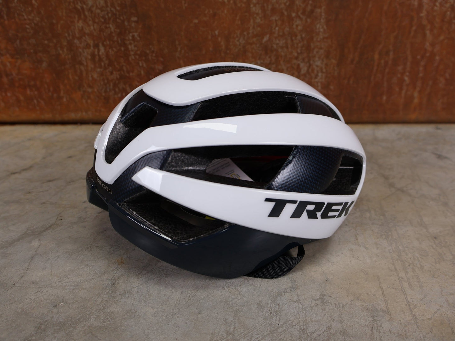 Helme von Trek, TREK VELOCIS MIPS RENNRADHELM / TREK FACTORY RACING TEAM EDITION / CRYSTAL WHITE NAVY BLUE / GRÖßE S vor USEDBIKES - OB.DE Hintergrund