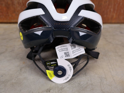 Helme von Trek, TREK VELOCIS MIPS RENNRADHELM / TREK FACTORY RACING TEAM EDITION / CRYSTAL WHITE NAVY BLUE / GRÖßE S vor USEDBIKES - OB.DE Hintergrund