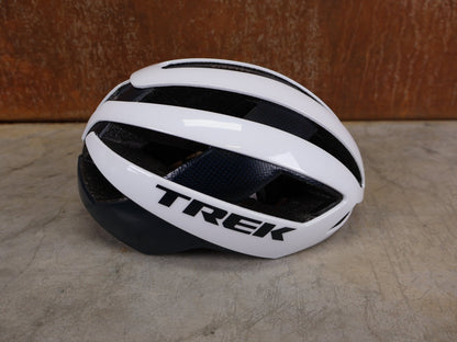 Helme von Trek, TREK VELOCIS MIPS RENNRADHELM / TREK FACTORY RACING TEAM EDITION / CRYSTAL WHITE NAVY BLUE / GRÖßE S vor USEDBIKES - OB.DE Hintergrund