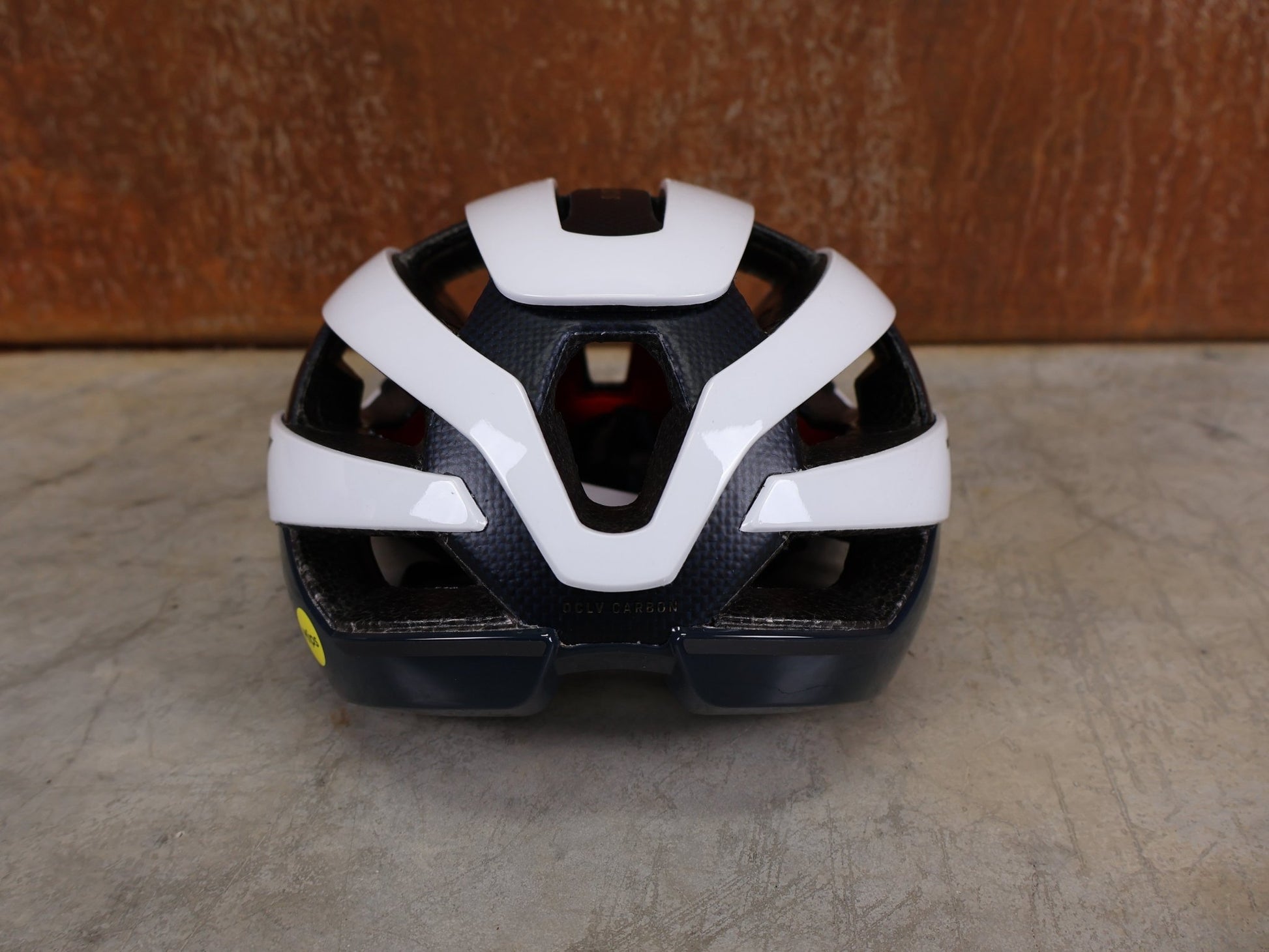 Helme von Trek, TREK VELOCIS MIPS RENNRADHELM / TREK FACTORY RACING TEAM EDITION / CRYSTAL WHITE NAVY BLUE / GRÖßE S vor USEDBIKES - OB.DE Hintergrund