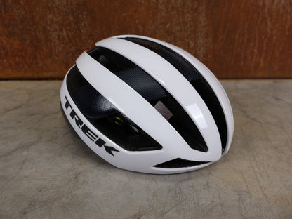 Helme von Trek, TREK VELOCIS MIPS RENNRADHELM / TREK FACTORY RACING TEAM EDITION / CRYSTAL WHITE NAVY BLUE / GRÖßE S vor USEDBIKES - OB.DE Hintergrund