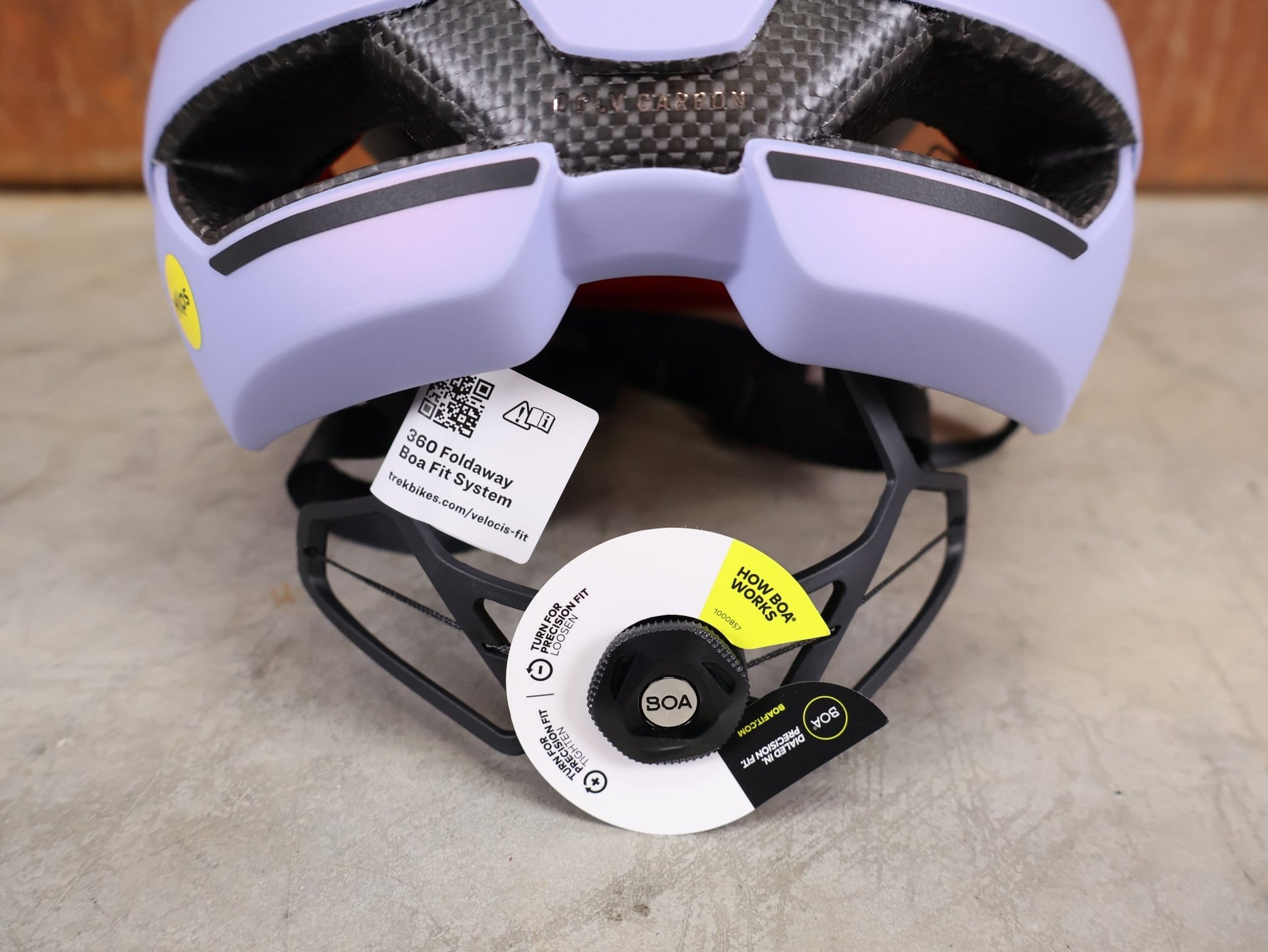 Helme von Trek, TREK VELOCIS MIPS RENNRADHELM – TREK FACTORY RACING TEAM EDITION / PROJECT ONE OLYMPIC LACKIERUNG – GRÖSSE S vor USEDBIKES - OB.DE Hintergrund