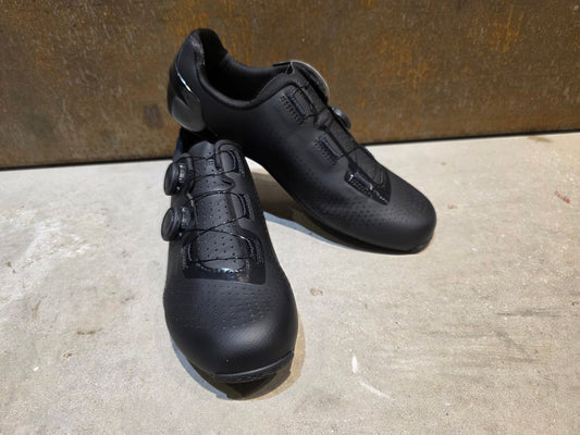 RR - Herrenschuhe von Trek, TREK VELOCIS RENNRADSCHUH / BLACK vor USEDBIKES - OB.DE Hintergrund