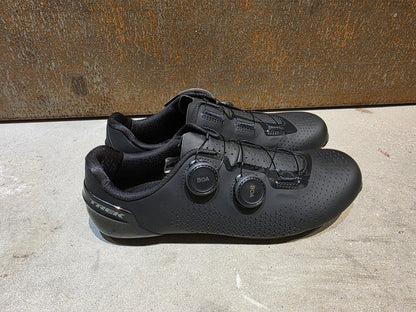 RR - Herrenschuhe von Trek, TREK VELOCIS RENNRADSCHUH / BLACK vor USEDBIKES - OB.DE Hintergrund