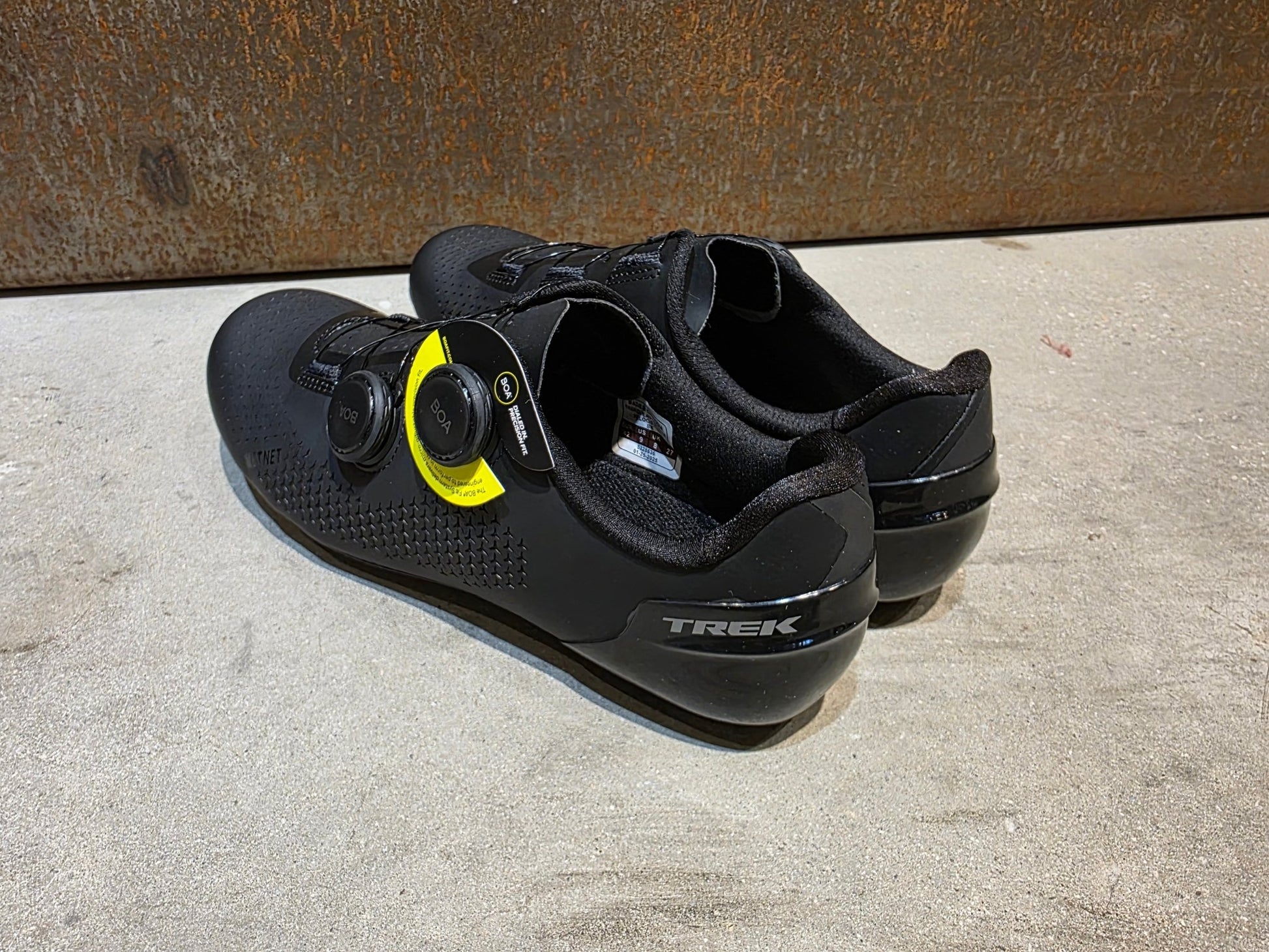 RR - Herrenschuhe von Trek, TREK VELOCIS RENNRADSCHUH / BLACK vor USEDBIKES - OB.DE Hintergrund