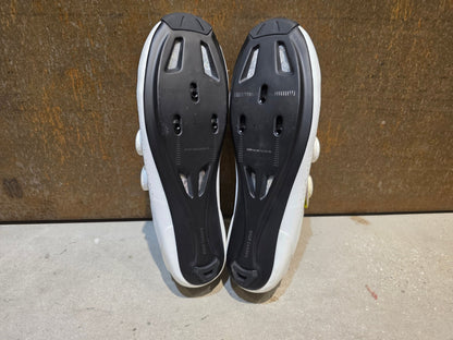 RR - Herrenschuhe von Trek, TREK VELOCIS RENNRADSCHUH / WHITE vor USEDBIKES - OB.DE Hintergrund