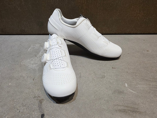 RR - Herrenschuhe von Trek, TREK VELOCIS RENNRADSCHUH / WHITE vor USEDBIKES - OB.DE Hintergrund