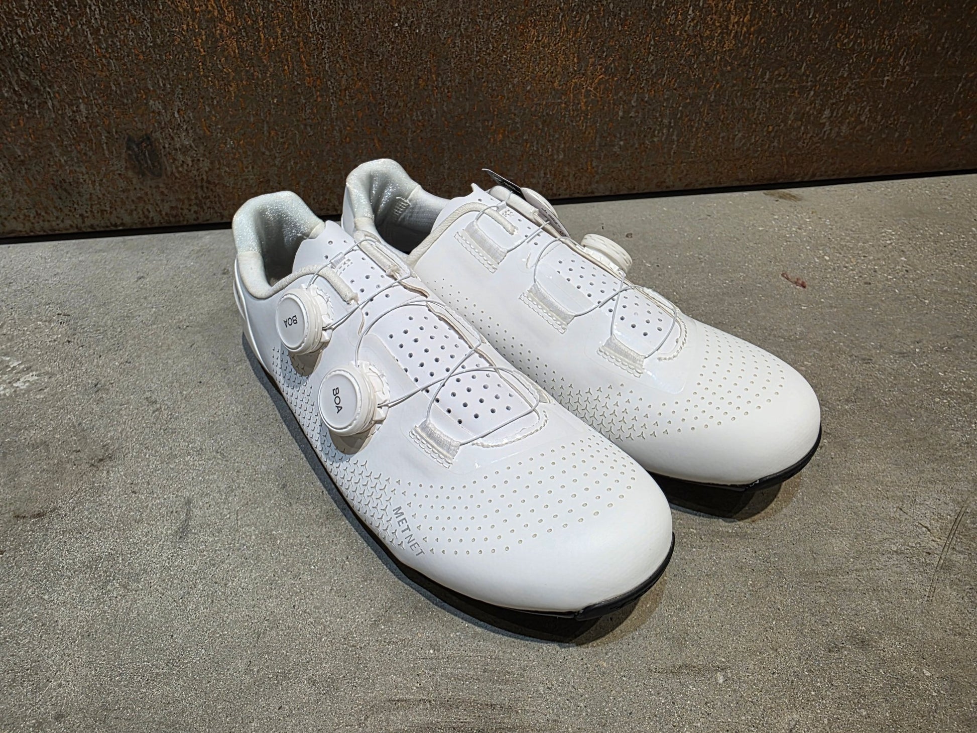 RR - Herrenschuhe von Trek, TREK VELOCIS RENNRADSCHUH / WHITE vor USEDBIKES - OB.DE Hintergrund