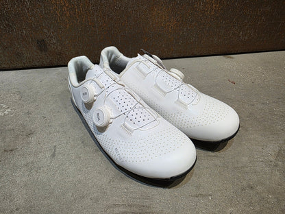 RR - Herrenschuhe von Trek, TREK VELOCIS RENNRADSCHUH / WHITE vor USEDBIKES - OB.DE Hintergrund