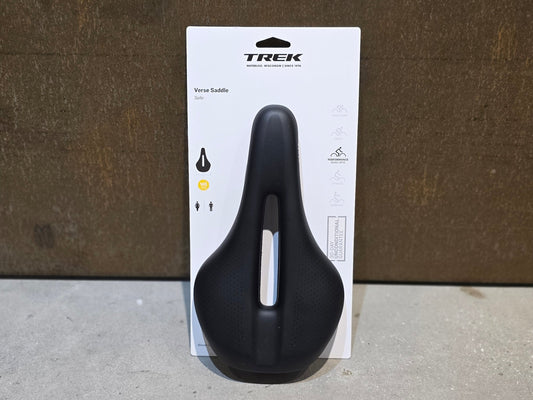 Sattel von Bontrager, TREK VERSE SATTEL SCHWARZ vor USEDBIKES - OB.DE Hintergrund