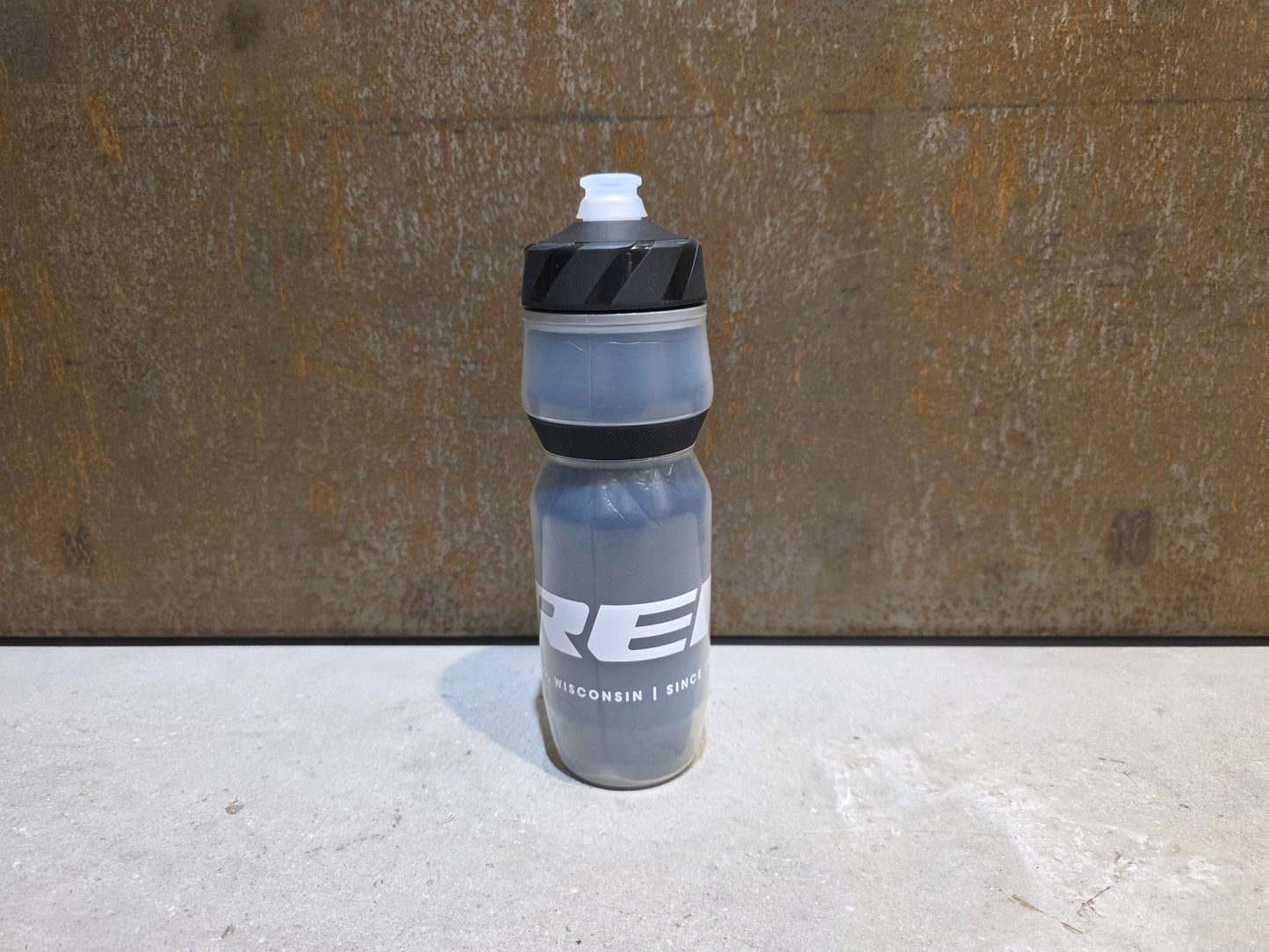 Trinkflaschen und Halter von Trek, TREK VODA ICE 591ML THERMO TRINKFLASCHE / SCHWARZ vor USEDBIKES - OB.DE Hintergrund