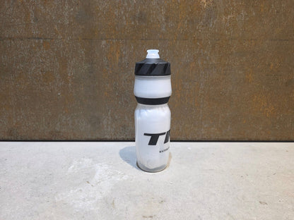Trinkflaschen und Halter von Trek, TREK VODA ICE 591ML THERMO TRINKFLASCHE / WEIß vor USEDBIKES - OB.DE Hintergrund