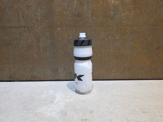 Trinkflaschen und Halter von Trek, TREK VODA ICE 591ML THERMO TRINKFLASCHE / WEIß vor USEDBIKES - OB.DE Hintergrund