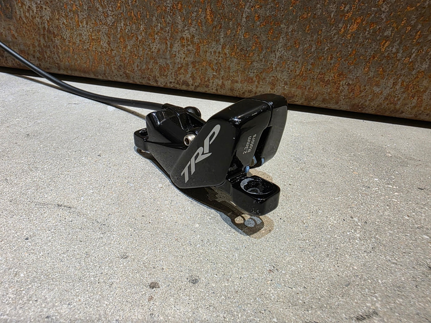Bremse von TRP, TRP TRAIL EVO HD - M843 SCHEIBENBREMSE 203MM VORNE UND HINTEN vor USEDBIKES - OB.DE Hintergrund
