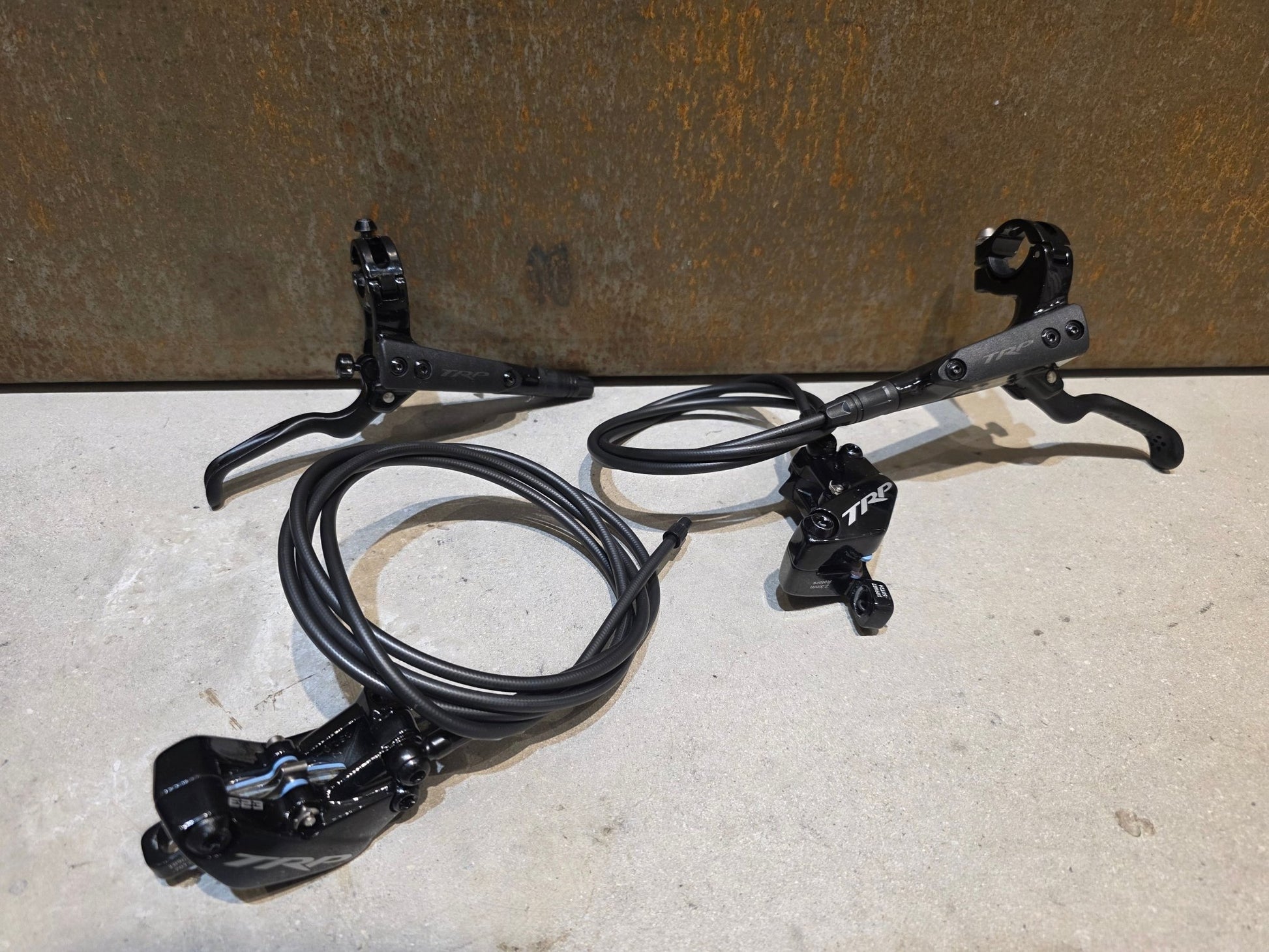Bremse von TRP, TRP TRAIL EVO HD - M843 SCHEIBENBREMSE 203MM VORNE UND HINTEN vor USEDBIKES - OB.DE Hintergrund