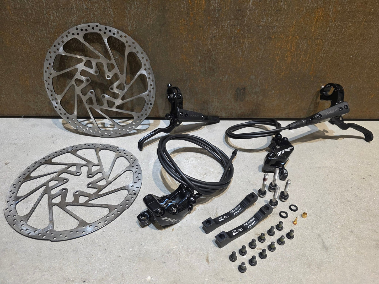 Bremse von TRP, TRP TRAIL EVO HD - M843 SCHEIBENBREMSE 203MM VORNE UND HINTEN vor USEDBIKES - OB.DE Hintergrund