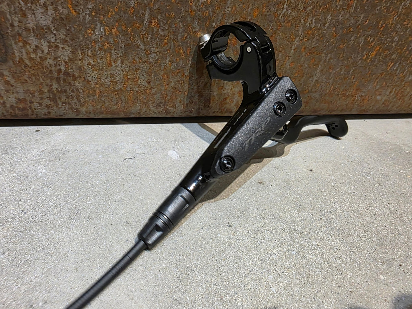 Bremse von TRP, TRP TRAIL EVO HD - M843 SCHEIBENBREMSE 203MM VORNE UND HINTEN vor USEDBIKES - OB.DE Hintergrund