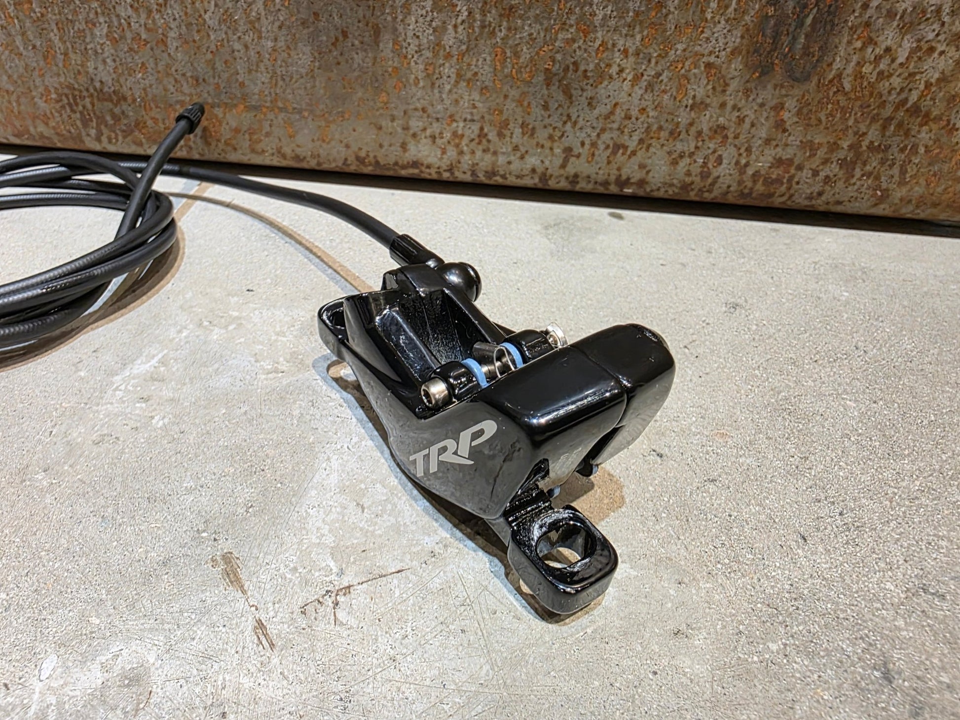 Bremse von TRP, TRP TRAIL EVO HD - M843 SCHEIBENBREMSE 203MM VORNE UND HINTEN vor USEDBIKES - OB.DE Hintergrund