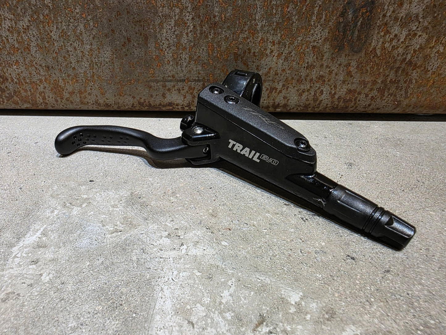 Bremse von TRP, TRP TRAIL EVO HD - M843 SCHEIBENBREMSE 203MM VORNE UND HINTEN vor USEDBIKES - OB.DE Hintergrund