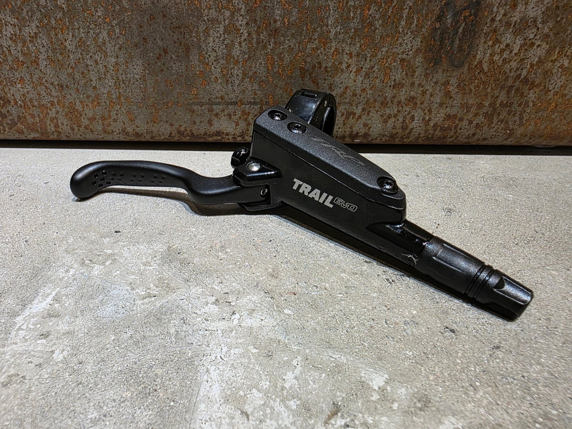 Bremse von TRP, TRP TRAIL EVO HD - M843 SCHEIBENBREMSE 203MM VORNE UND HINTEN vor USEDBIKES - OB.DE Hintergrund