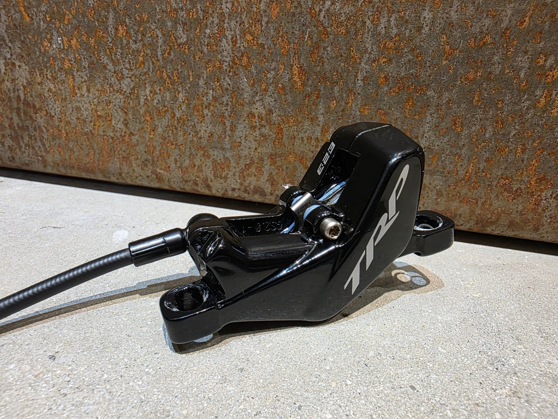 Bremse von TRP, TRP TRAIL EVO HD - M843 SCHEIBENBREMSE 203MM VORNE UND HINTEN vor USEDBIKES - OB.DE Hintergrund