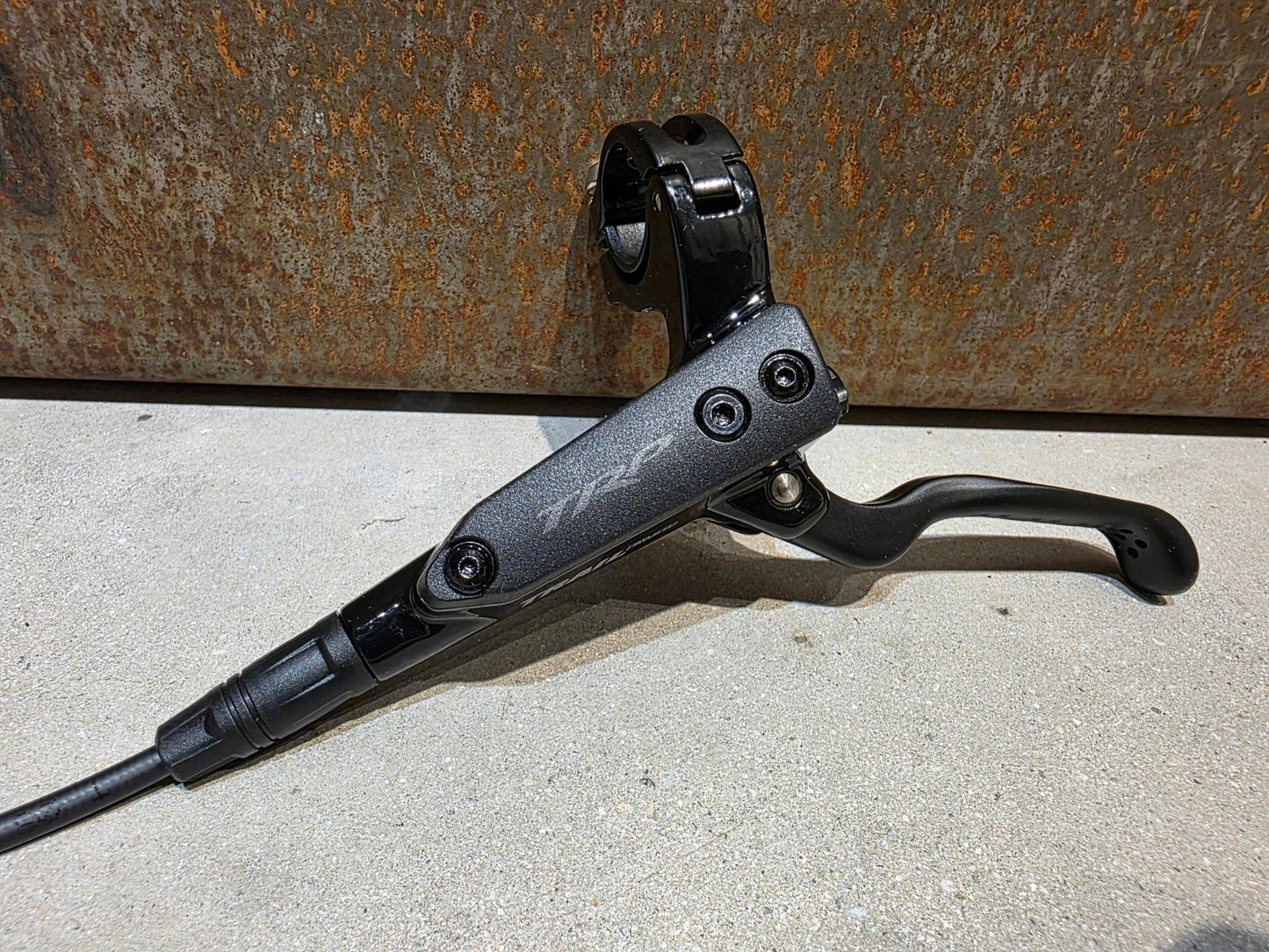 Bremse von TRP, TRP TRAIL EVO HD - M843 SCHEIBENBREMSE 203MM VORNE UND HINTEN vor USEDBIKES - OB.DE Hintergrund