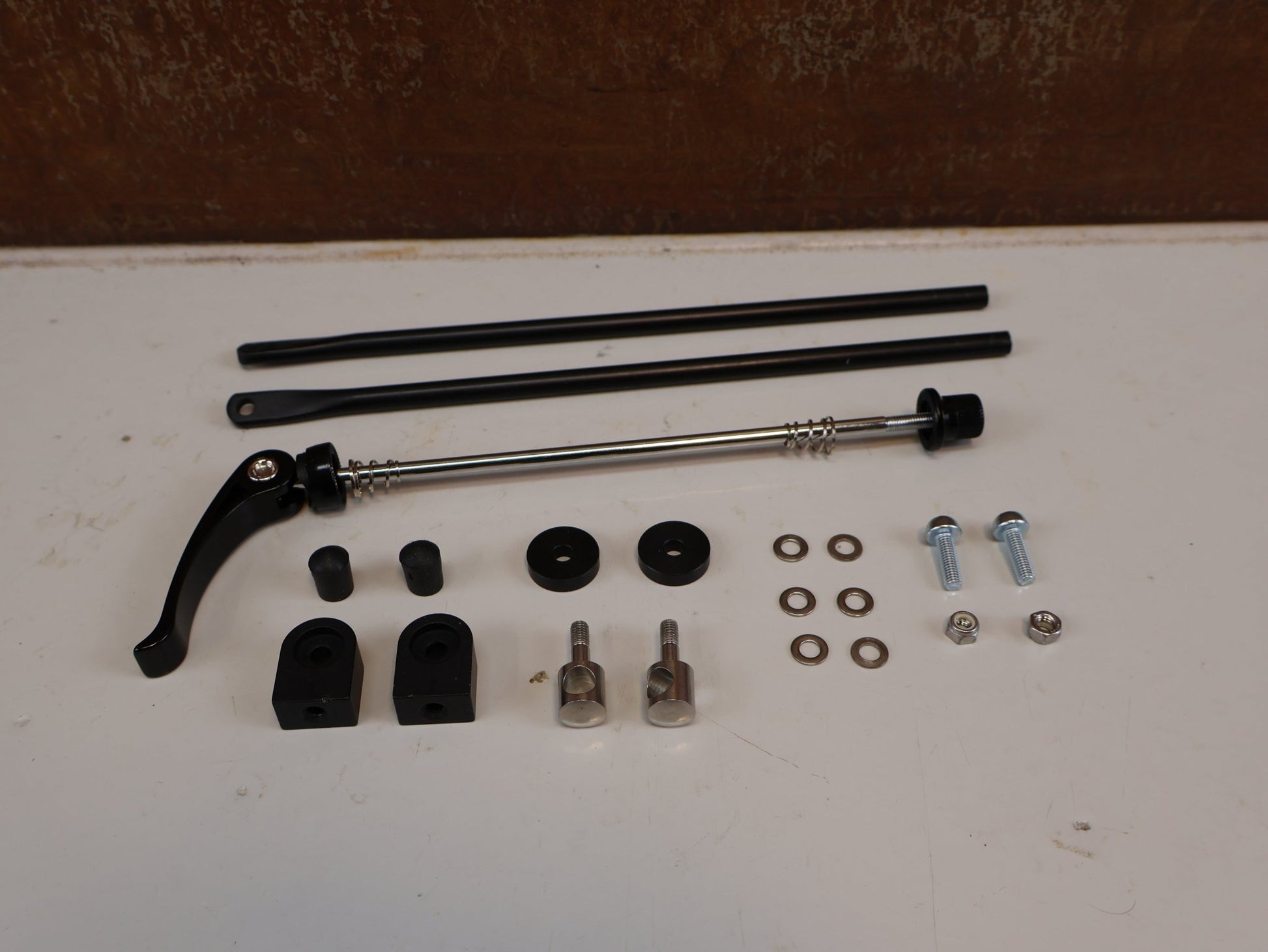 Schutzbleche & Gepäckträger von Tubus, TUBUS DISCO 28 / CHROM-MOLYBDÄN GEPÄCKTRÄGER / DISC SCHNELLSPANNER vor USEDBIKES-OB.DE Hintergrund