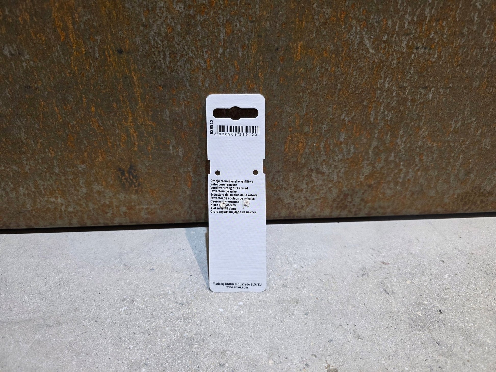 Luftpumpen & Werkzeug von Unior, UNIOR VALVE CORE / VENTILEINSATZ REMOVER vor USEDBIKES - OB.DE Hintergrund